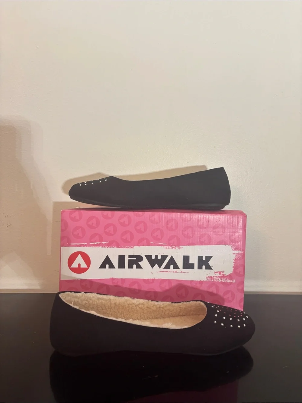 Airwalk‎ Cozy Glam Peace Sign Studded Flats